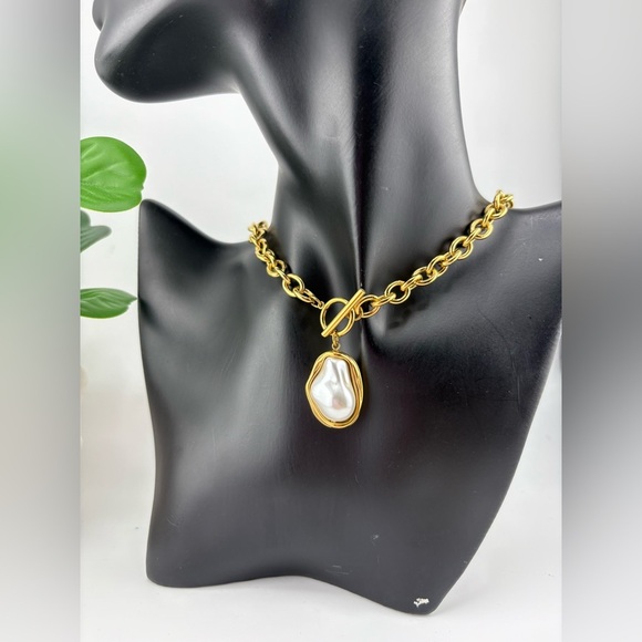 Gold Chunky Chain Necklace with Baroque Pearl Pendant ✨ - Picture 3 of 7